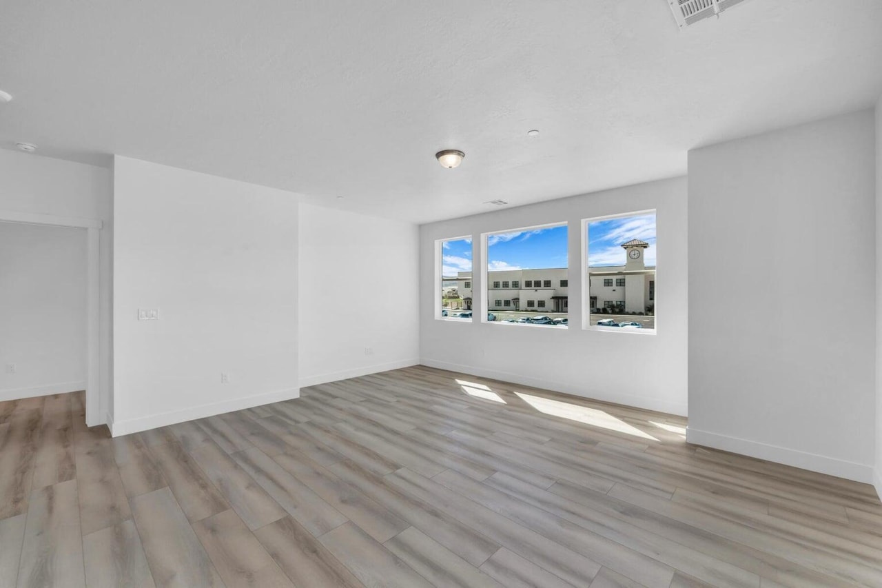 5599 S Carnelian Parkway #207 St George, UT 84790 condo for sale, MLS#25-266905 - Erika Rogers Photo 11