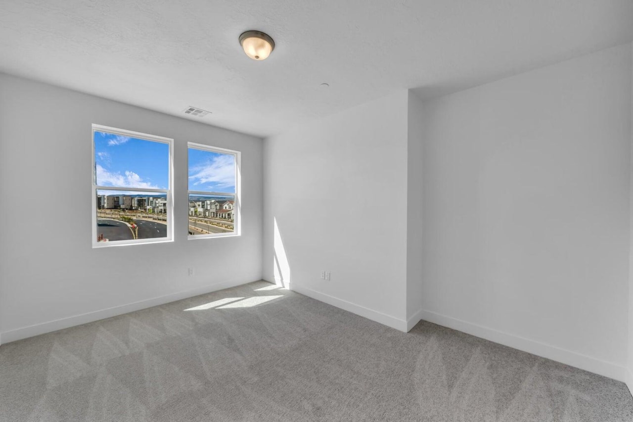 5599 S Carnelian Parkway #208 St George, UT 84790 condo for sale, MLS#25-266904 - Erika Rogers Photo 13