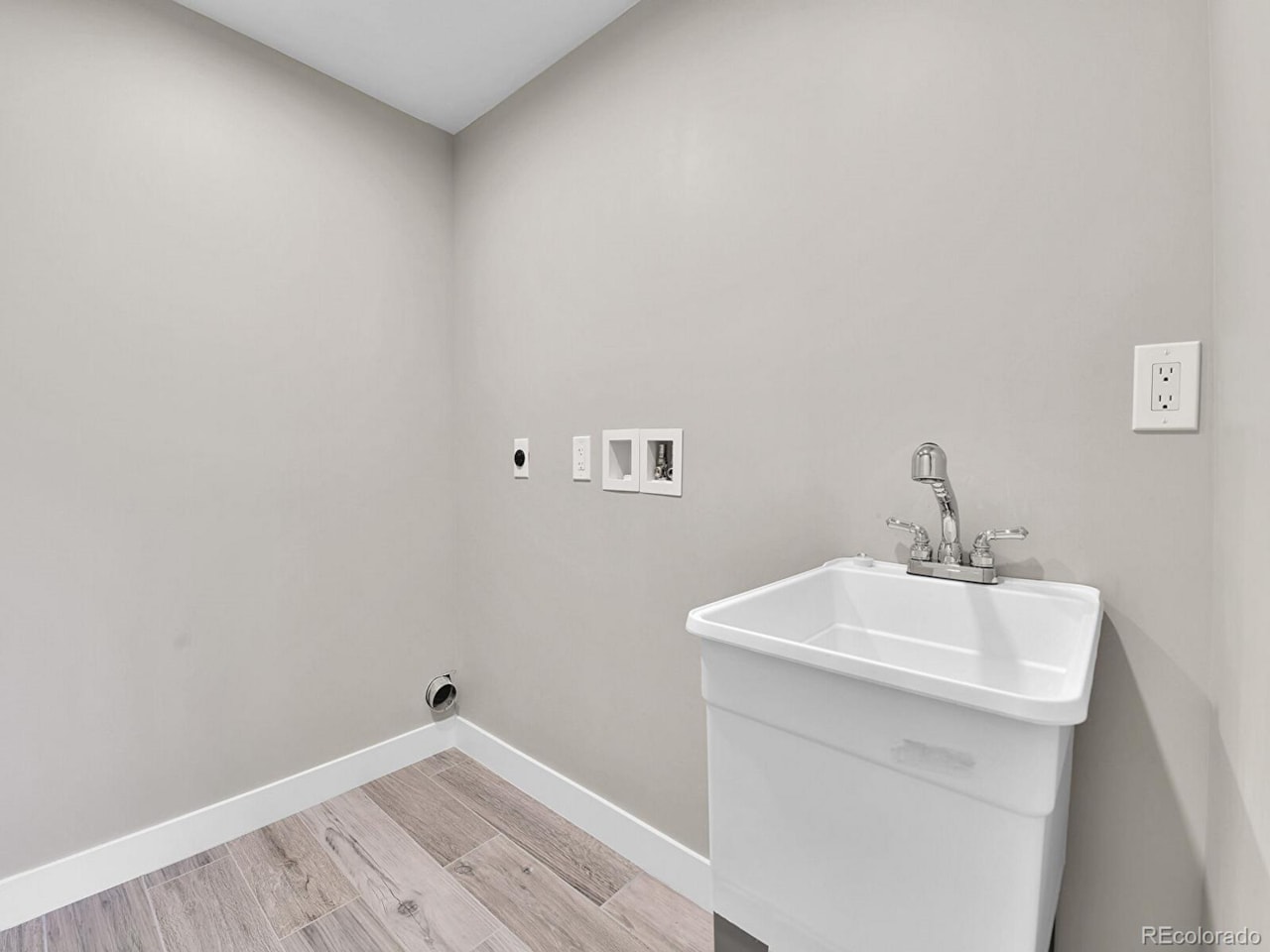 3383 E Costilla Ave Cherry Knolls Open House 11/22 from 10 a.m. - 1 p.m. Fully remodeled home in desirable Cherry Knolls neighborhood... Centennial Arapahoe CO 80122 2760943 home for sale $800,000 2760943 Photo 31