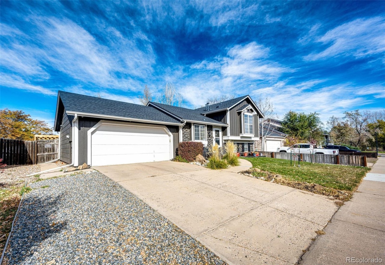 5523 S Malta St Parkborough Welcome to this beautifully maintained tri level home in the desirable Parkborough subdivision... Centennial Arapahoe CO 80015 6000070 home for sale $499,900 6000070 Photo 4