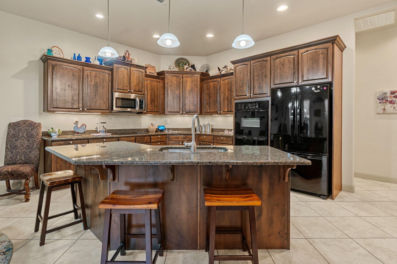 204 N 1280 ST W St George, UT 84770 home for sale, MLS#25-266901 - Erika Rogers Photo 6