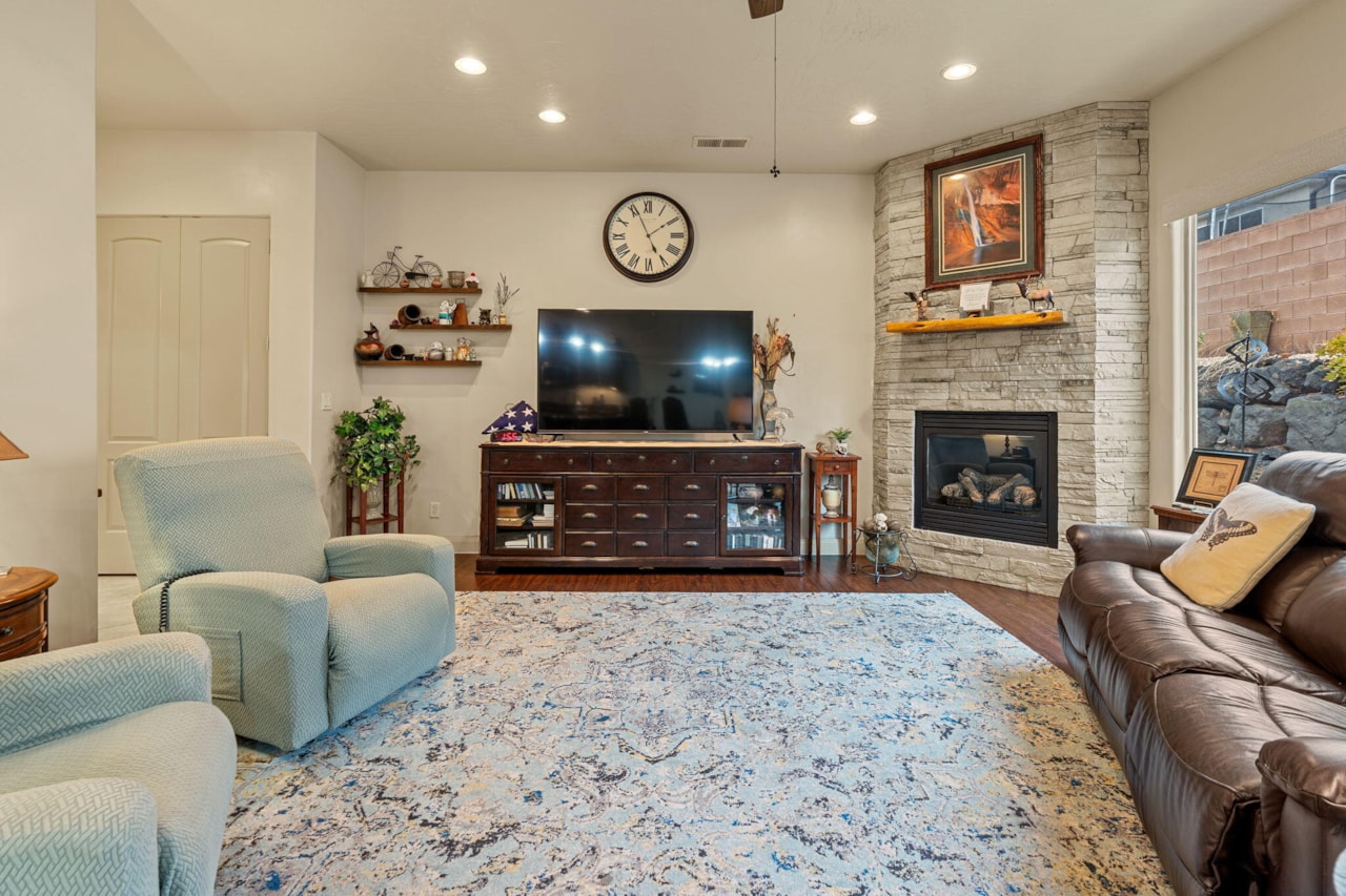 204 N 1280 ST W St George, UT 84770 home for sale, MLS#25-266901 - Erika Rogers Photo 10