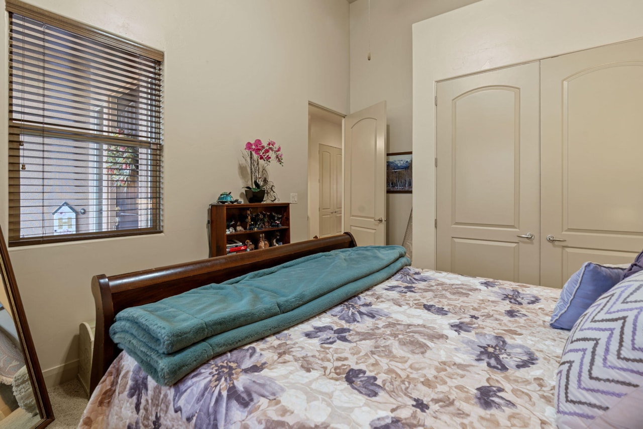 204 N 1280 ST W St George, UT 84770 home for sale, MLS#25-266901 - Erika Rogers Photo 14