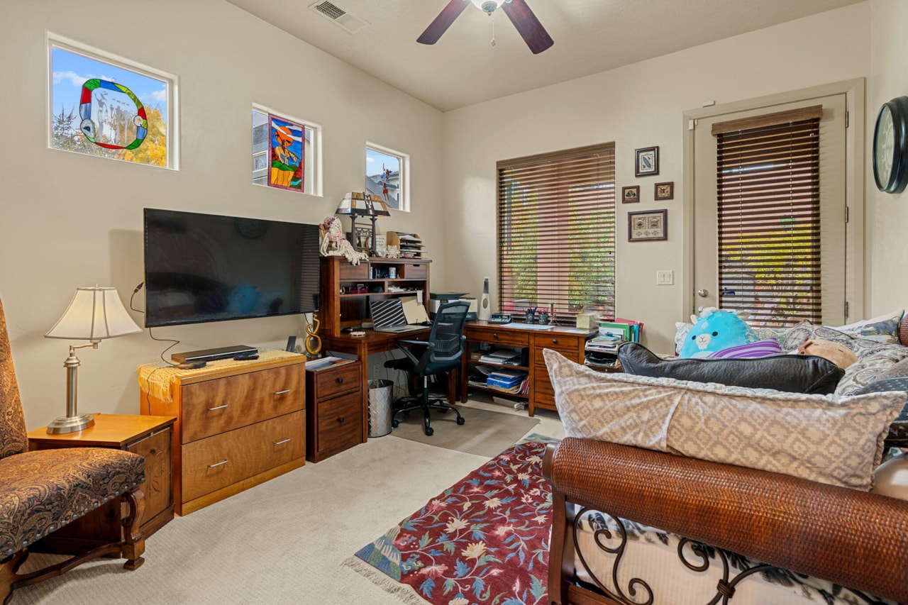 204 N 1280 ST W St George, UT 84770 home for sale, MLS#25-266901 - Erika Rogers Photo 16