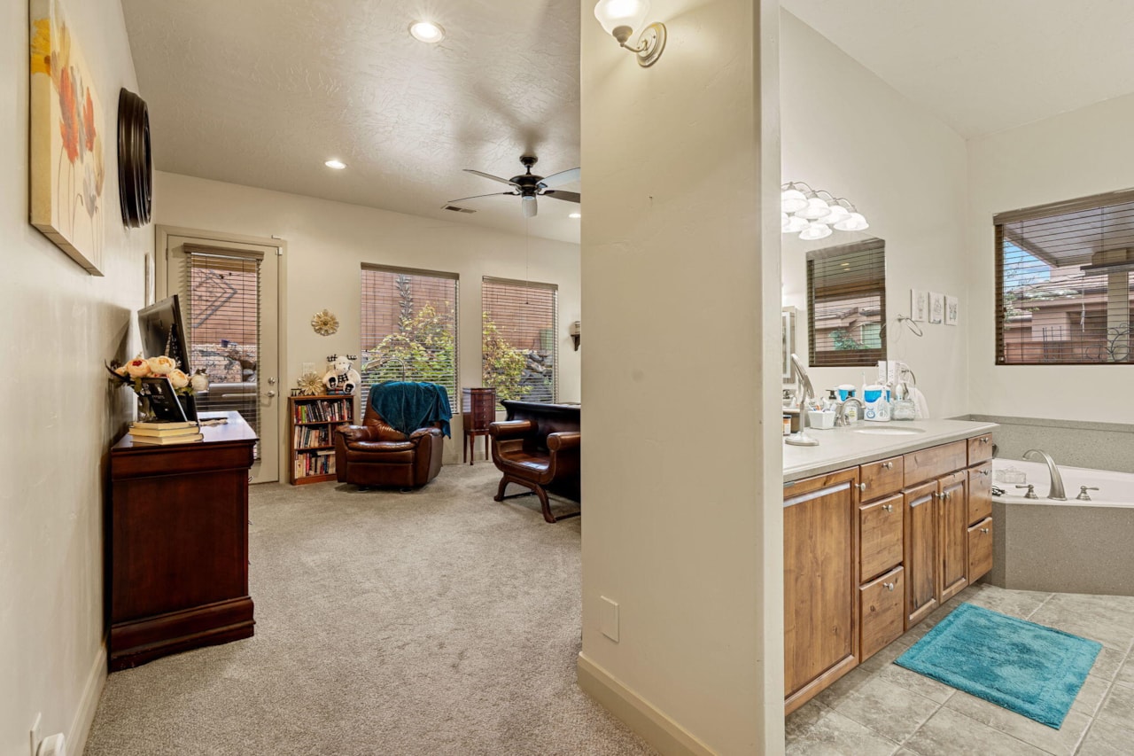 204 N 1280 ST W St George, UT 84770 home for sale, MLS#25-266901 - Erika Rogers Photo 19