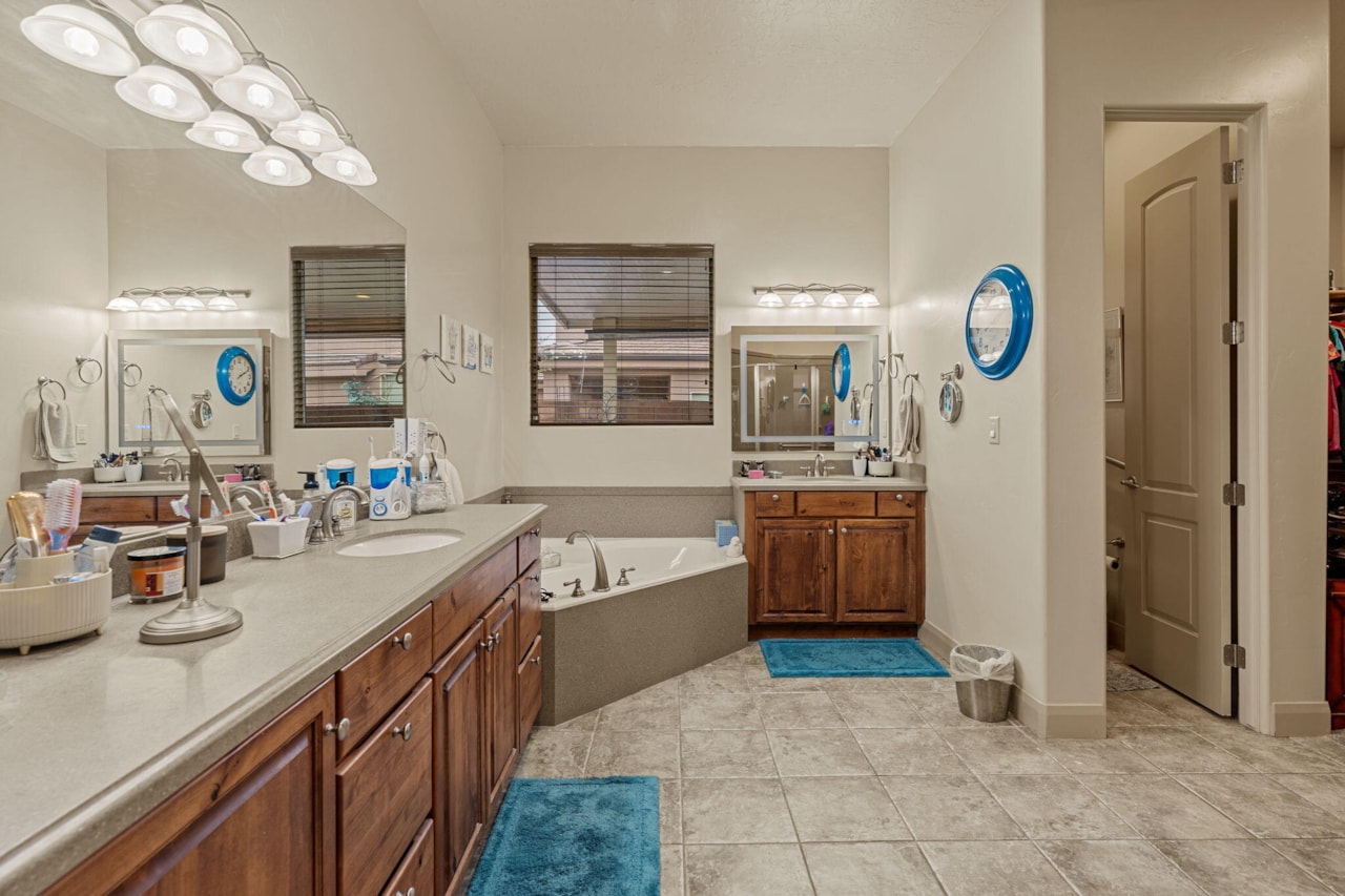 204 N 1280 ST W St George, UT 84770 home for sale, MLS#25-266901 - Erika Rogers Photo 20