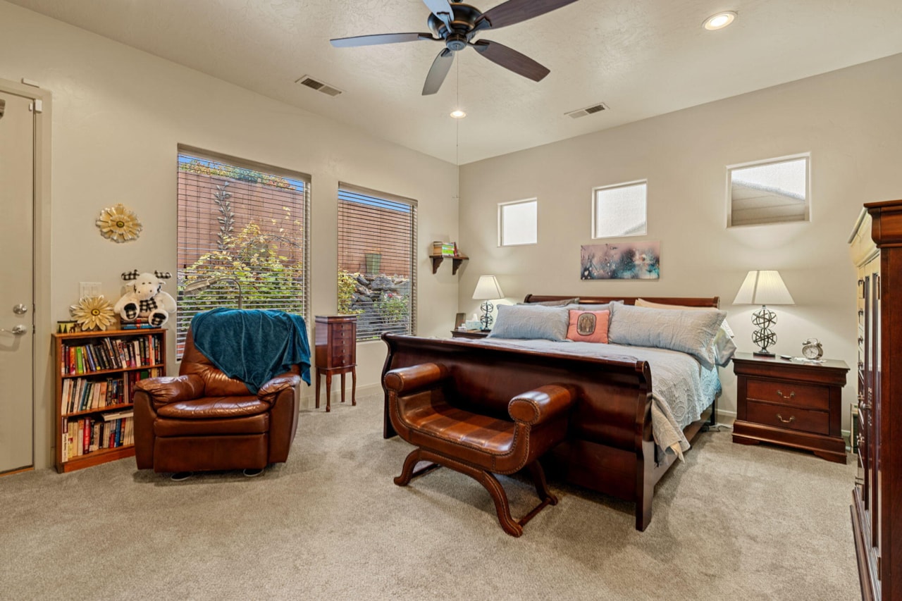 204 N 1280 ST W St George, UT 84770 home for sale, MLS#25-266901 - Erika Rogers Photo 24