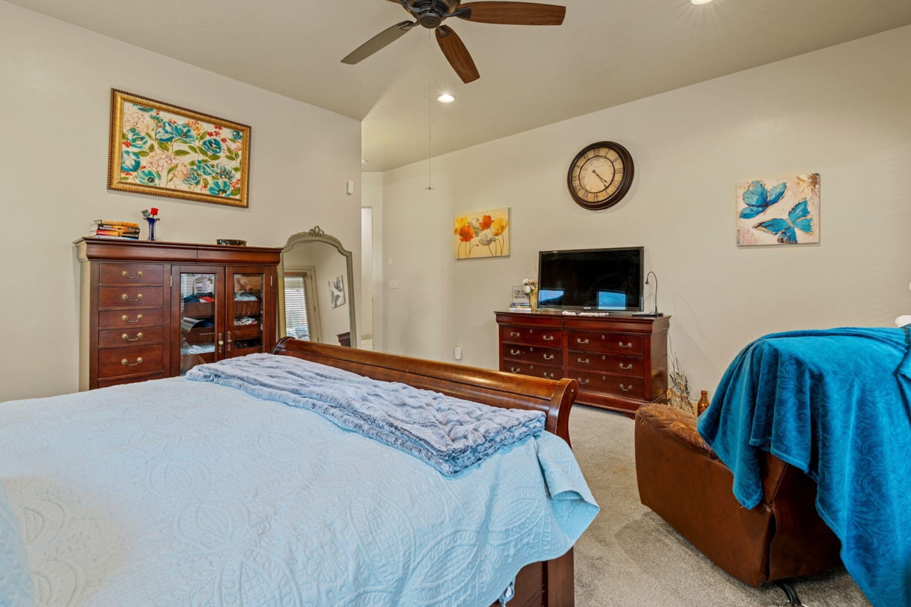 204 N 1280 ST W St George, UT 84770 home for sale, MLS#25-266901 - Erika Rogers Photo 25