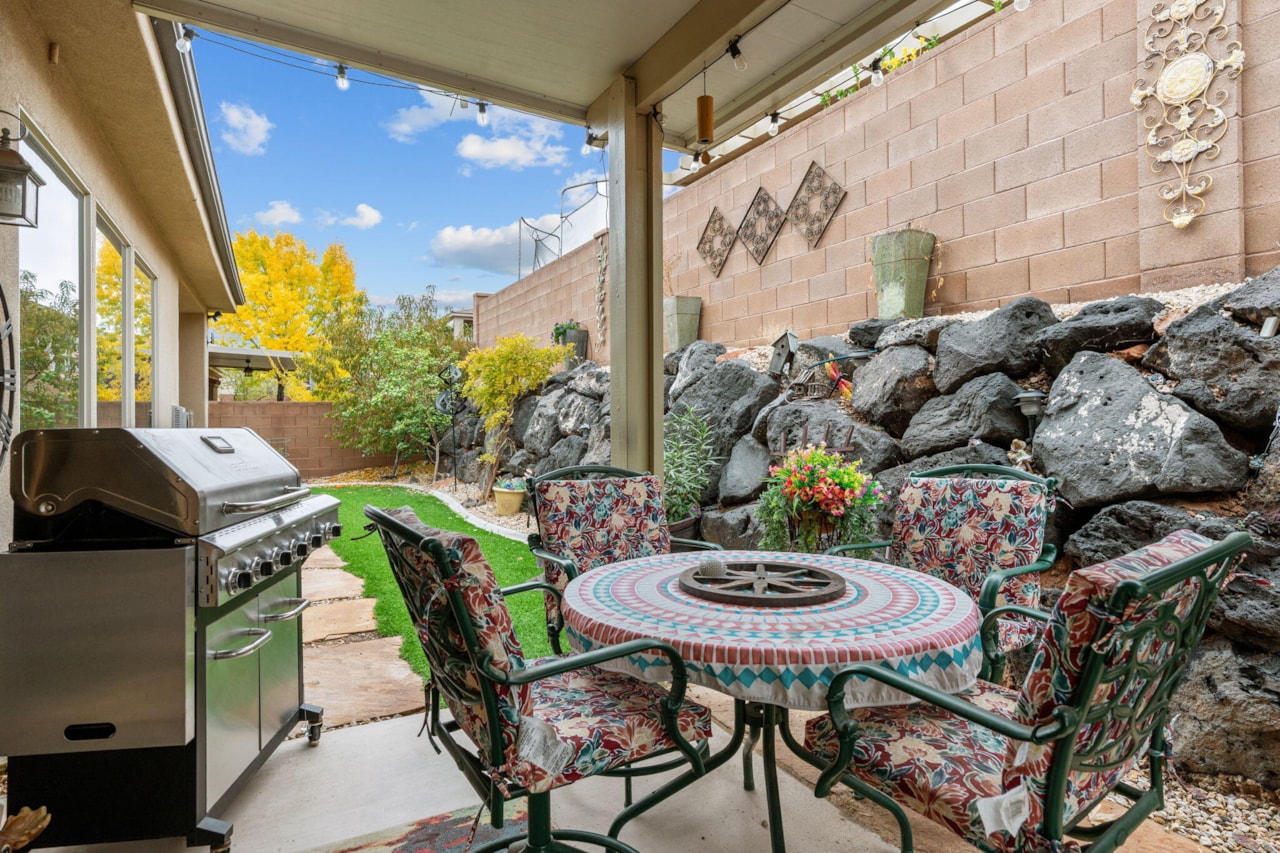 204 N 1280 ST W St George, UT 84770 home for sale, MLS#25-266901 - Erika Rogers Photo 27