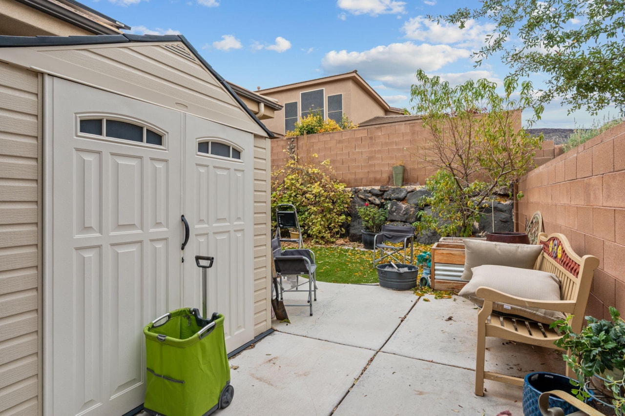 204 N 1280 ST W St George, UT 84770 home for sale, MLS#25-266901 - Erika Rogers Photo 32