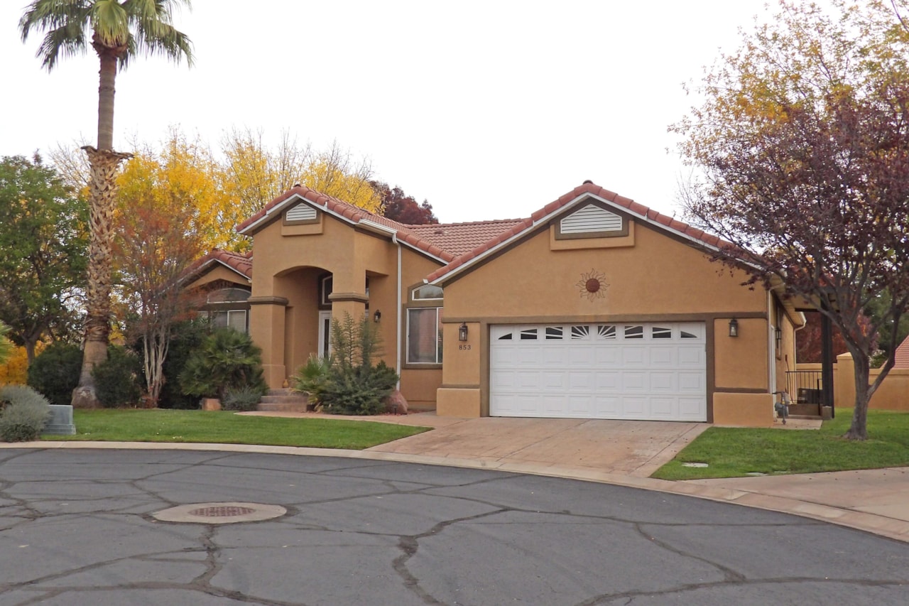 853 W Kestrel CT Washington, UT 84780 home for sale, MLS#25-266915 - Erika Rogers Photo 3