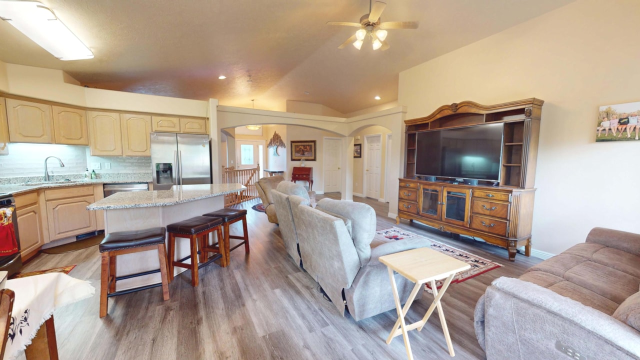 853 W Kestrel CT Washington, UT 84780 home for sale, MLS#25-266915 - Erika Rogers Photo 12