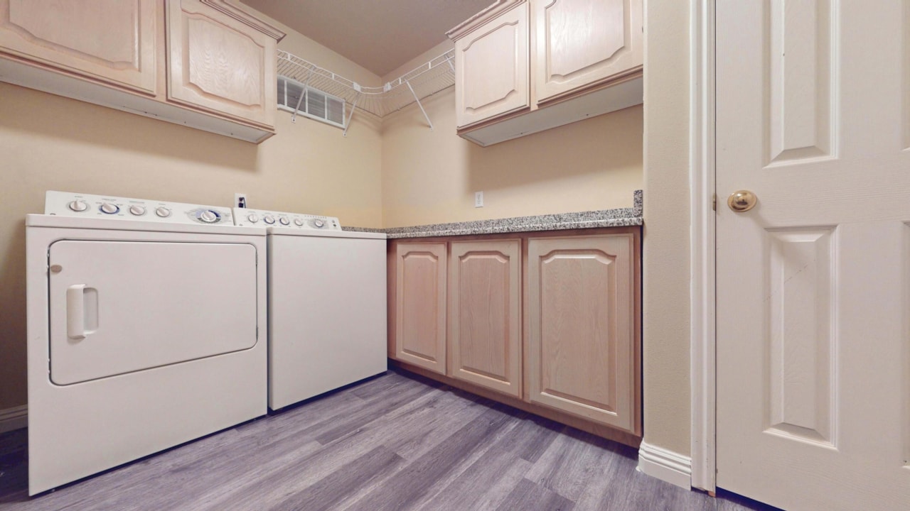 853 W Kestrel CT Washington, UT 84780 home for sale, MLS#25-266915 - Erika Rogers Photo 28