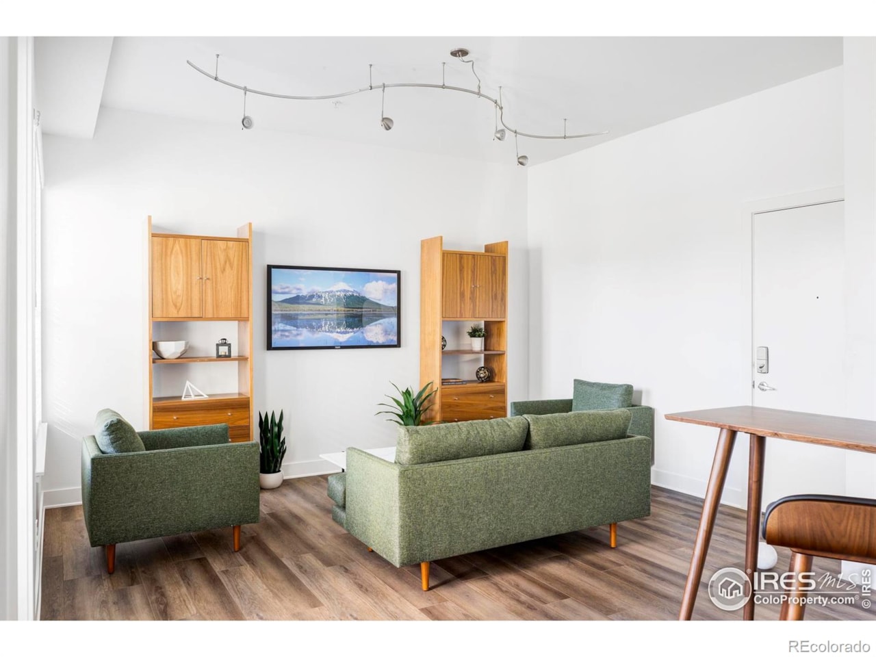 1707 Walnut St #209 17 Walnut Condo Now Selling. Please contact agent for more information. Steeped in polished, modern design, this... Boulder Boulder CO 80302 IR1047693 condo for sale $697,500 IR1047693 Photo 11