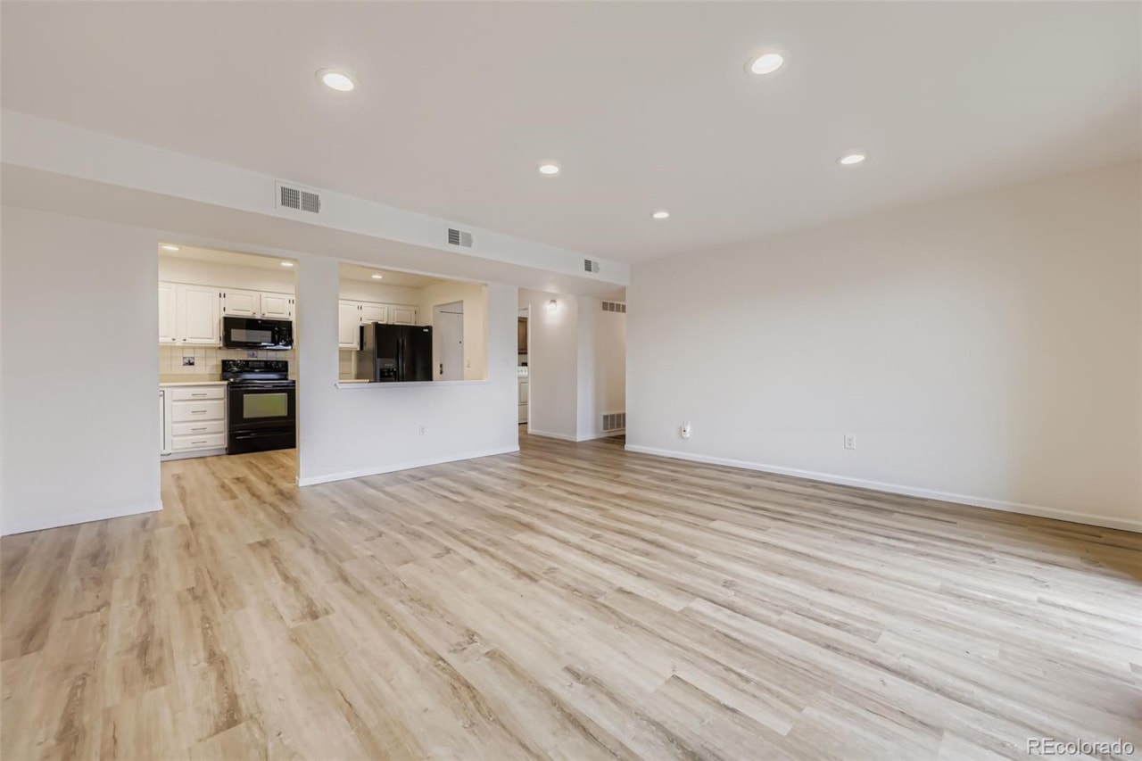 12565 Sheridan Blvd #115 Corbin Manor Excellent 2 bed/2 bath first floor condo in the highly desirable 55+ community of Corbin Manor... Broomfield Broomfield CO 80020 6792637 condo for sale $365,000 6792637 Photo 6