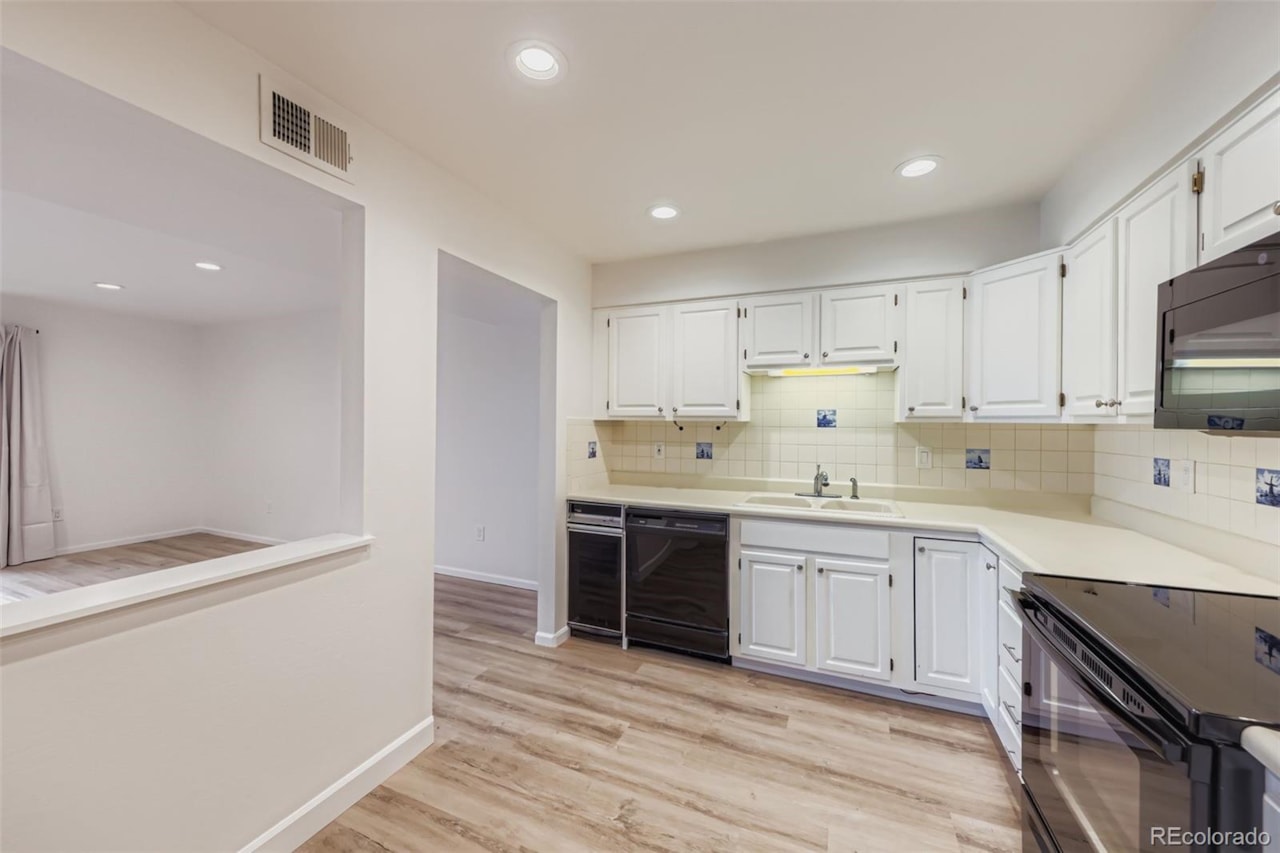 12565 Sheridan Blvd #115 Corbin Manor Excellent 2 bed/2 bath first floor condo in the highly desirable 55+ community of Corbin Manor... Broomfield Broomfield CO 80020 6792637 condo for sale $365,000 6792637 Photo 5