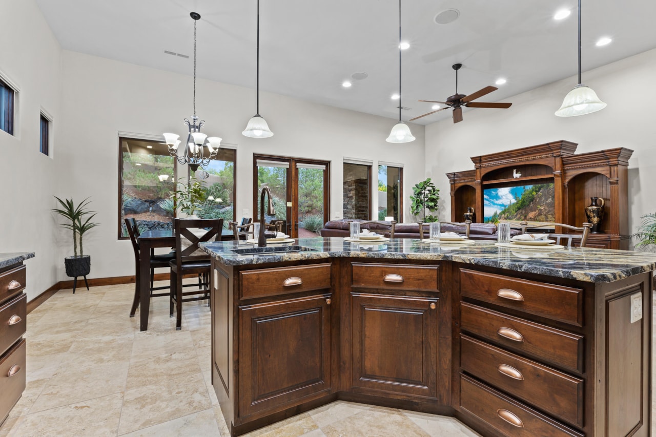 2090 N Tuweap DR #15 St George, UT 84770 home for sale, MLS#25-266909 - Erika Rogers Photo 5