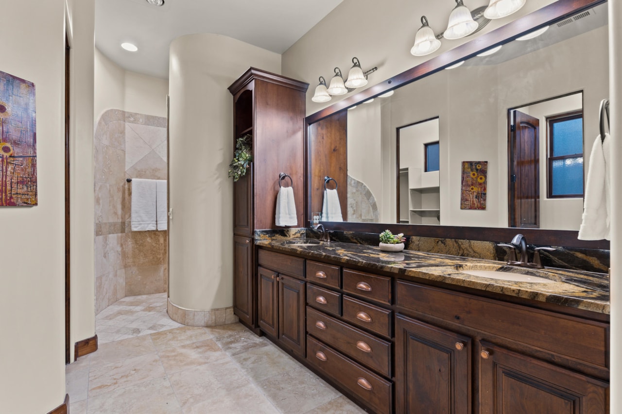 2090 N Tuweap DR #15 St George, UT 84770 home for sale, MLS#25-266909 - Erika Rogers Photo 12