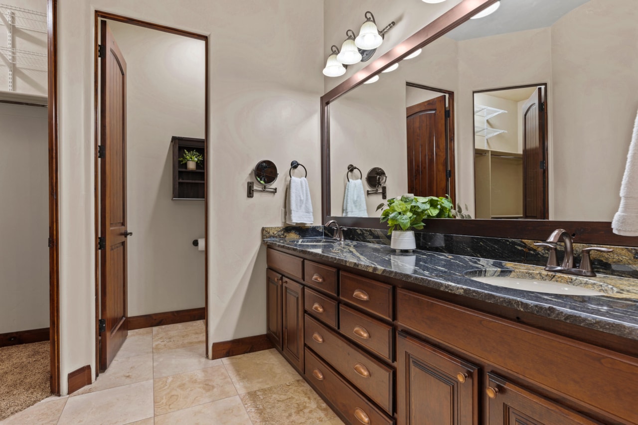 2090 N Tuweap DR #15 St George, UT 84770 home for sale, MLS#25-266909 - Erika Rogers Photo 17