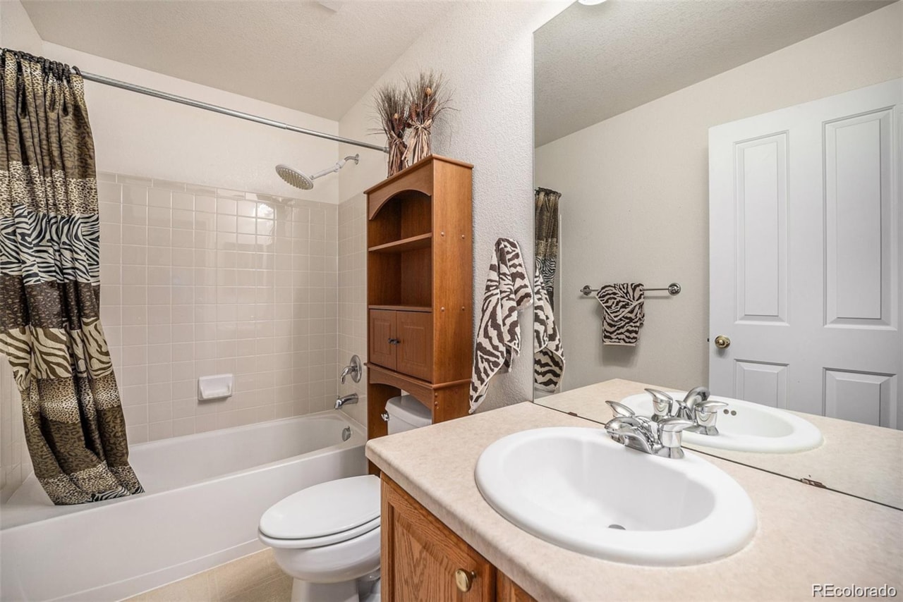 8420 E 160th Place Todd Creek Meadows Experience country living with modern comfort at this Todd Creek Meadows estate! Set on 1.4 acres,... Brighton Adams CO 80602 6372487 home for sale $1,125,000 6372487 Photo 16