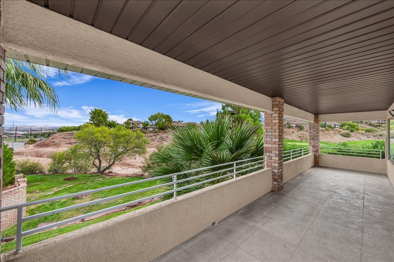 639 W Uxbridge CIR St George, UT 84770 home for sale, MLS#25-265999 - Erika Rogers Photo 7