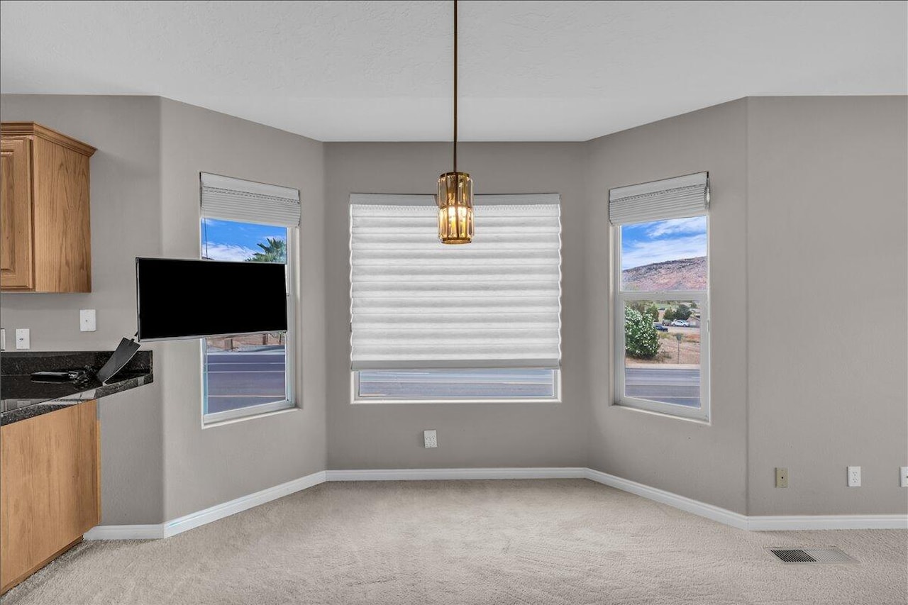 639 W Uxbridge CIR St George, UT 84770 home for sale, MLS#25-265999 - Erika Rogers Photo 5