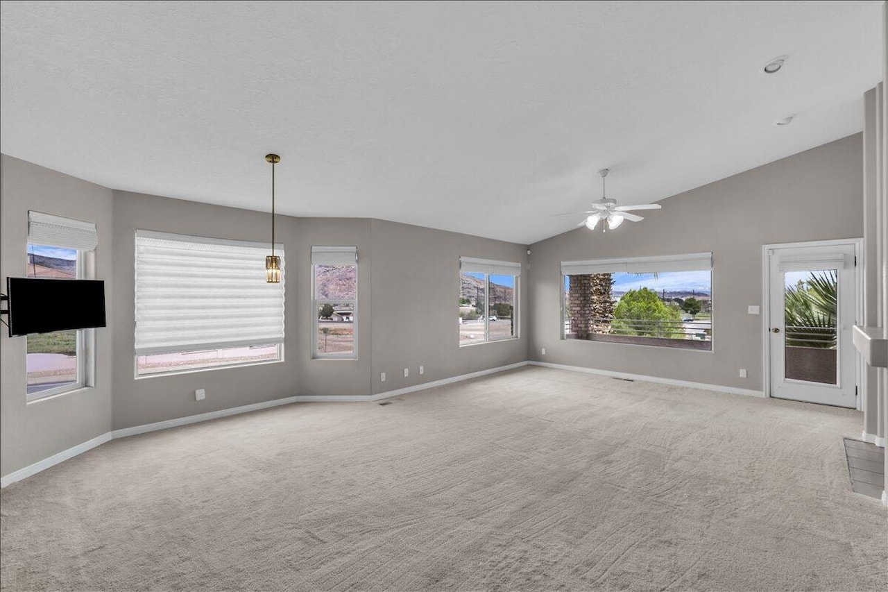 639 W Uxbridge CIR St George, UT 84770 home for sale, MLS#25-265999 - Erika Rogers Photo 3