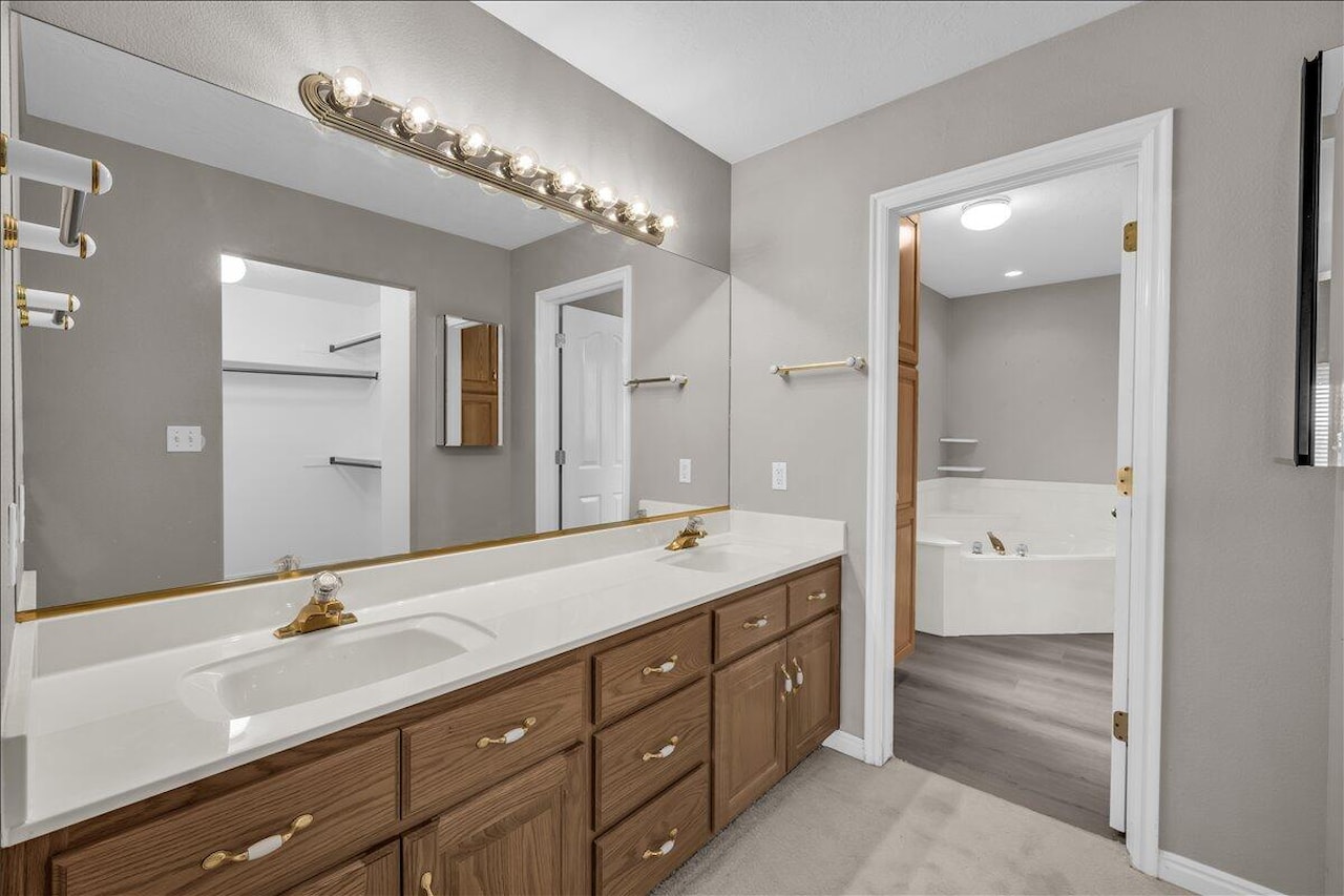 639 W Uxbridge CIR St George, UT 84770 home for sale, MLS#25-265999 - Erika Rogers Photo 9