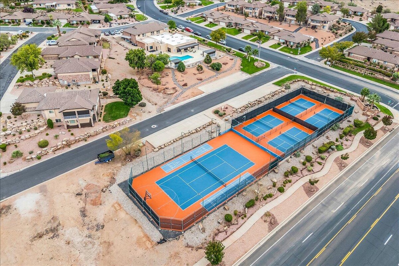 639 W Uxbridge CIR St George, UT 84770 home for sale, MLS#25-265999 - Erika Rogers Photo 27