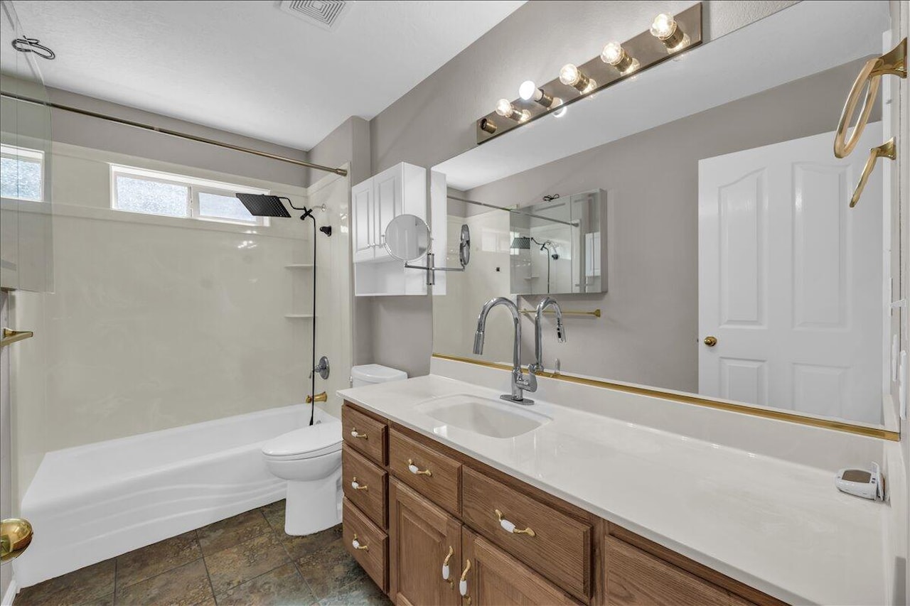 639 W Uxbridge CIR St George, UT 84770 home for sale, MLS#25-265999 - Erika Rogers Photo 14