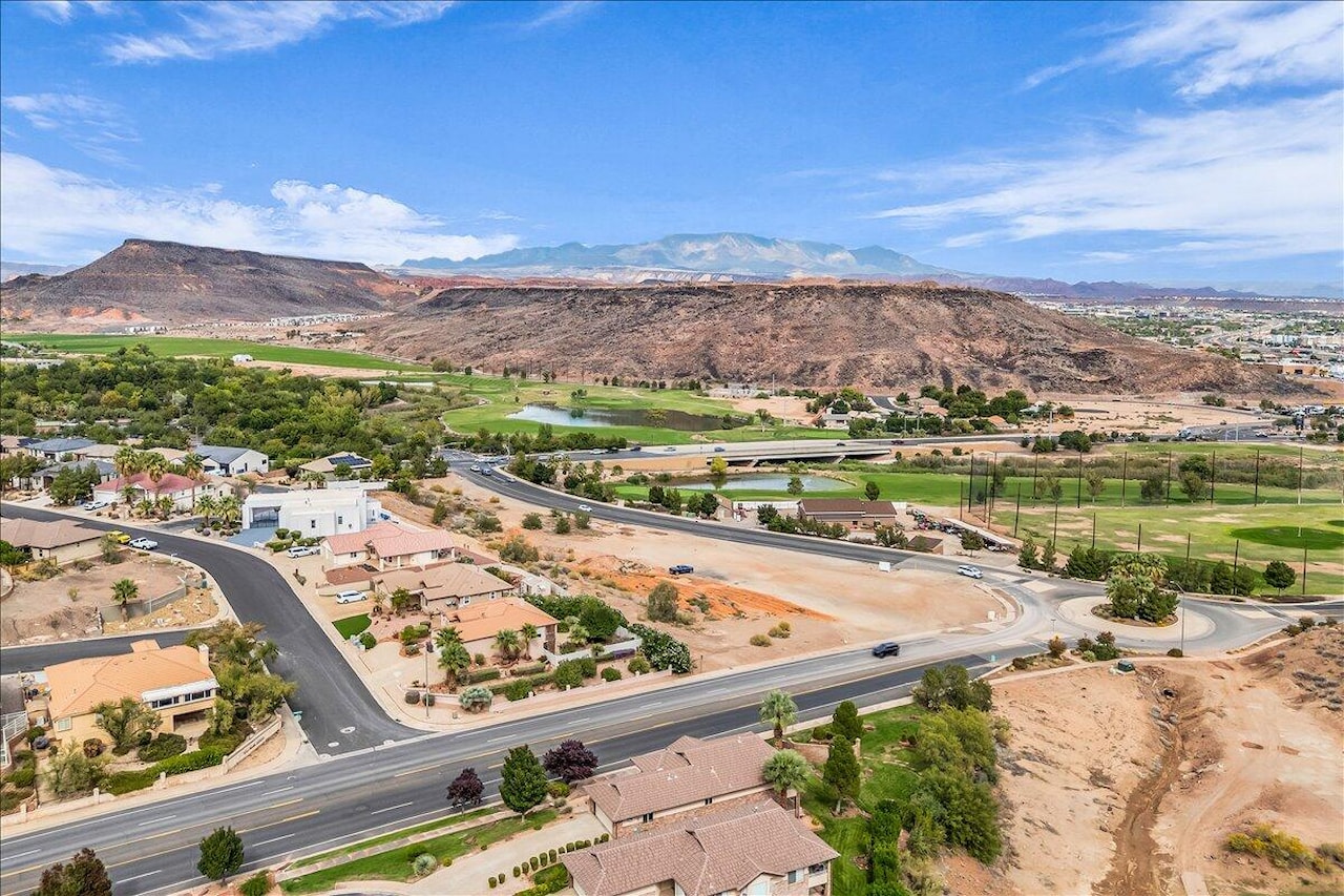 639 W Uxbridge CIR St George, UT 84770 home for sale, MLS#25-265999 - Erika Rogers Photo 31