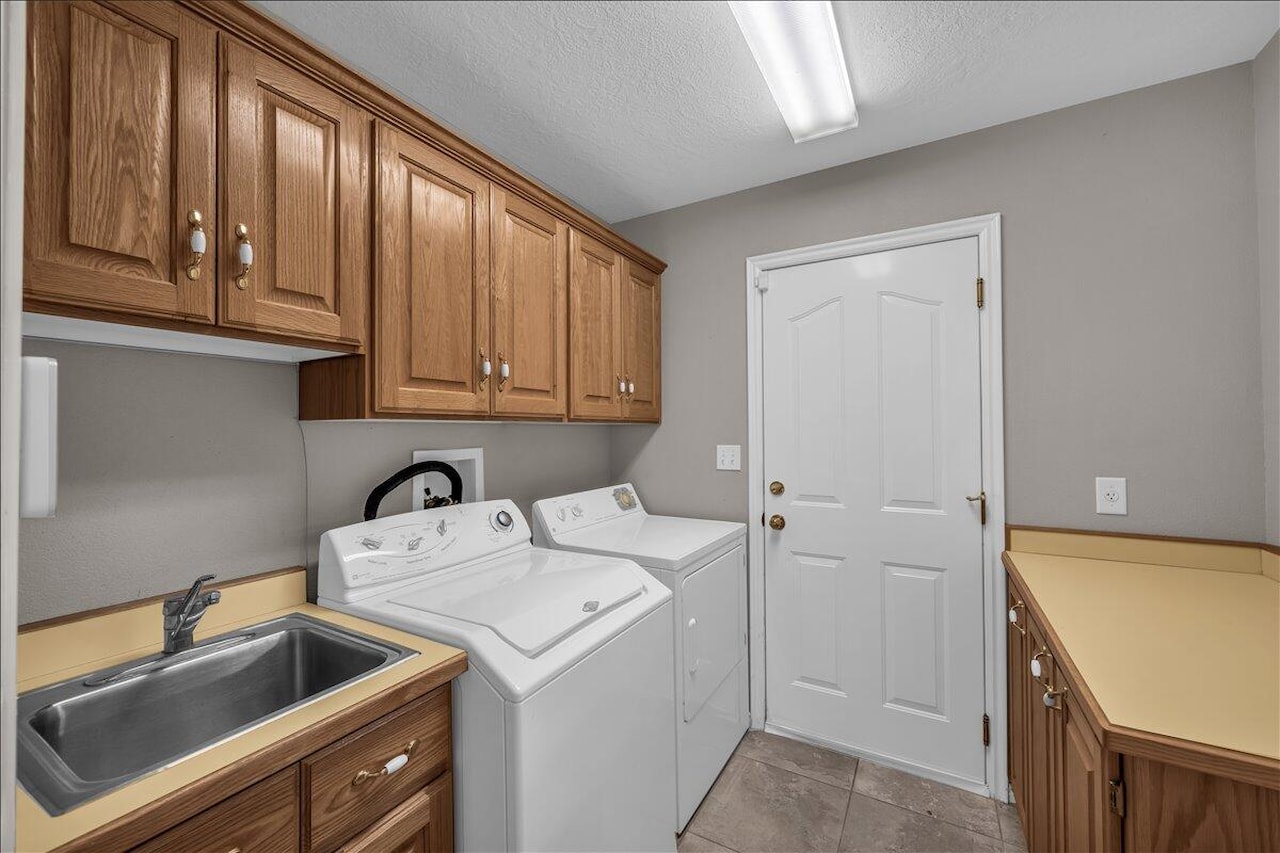 639 W Uxbridge CIR St George, UT 84770 home for sale, MLS#25-265999 - Erika Rogers Photo 15