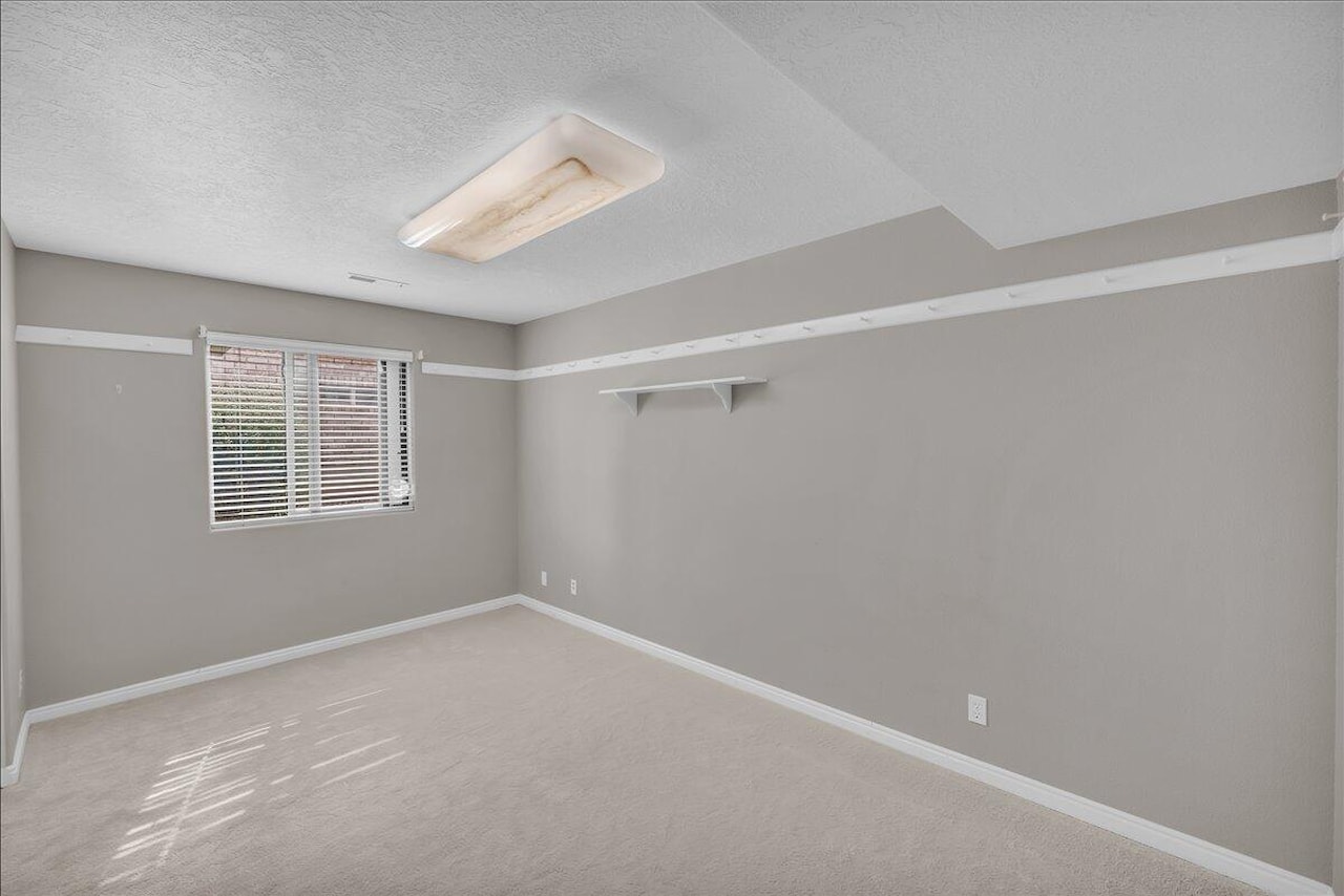 639 W Uxbridge CIR St George, UT 84770 home for sale, MLS#25-265999 - Erika Rogers Photo 19