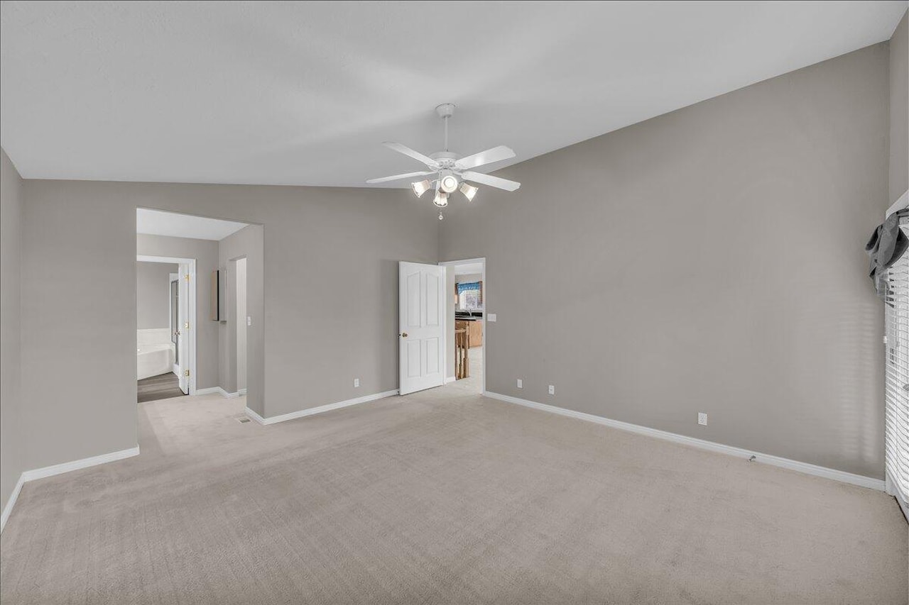 639 W Uxbridge CIR St George, UT 84770 home for sale, MLS#25-265999 - Erika Rogers Photo 8