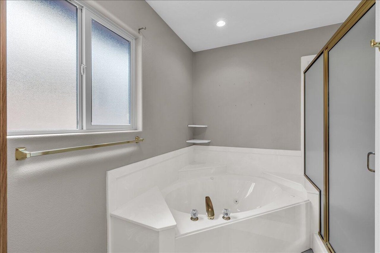 639 W Uxbridge CIR St George, UT 84770 home for sale, MLS#25-265999 - Erika Rogers Photo 10