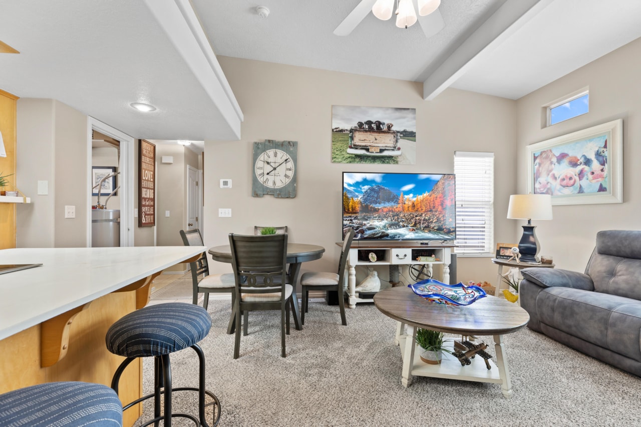 1150 W Red Hills Parkway #185 Washington, UT 84780 home for sale, MLS#25-266932 - Erika Rogers Photo 4