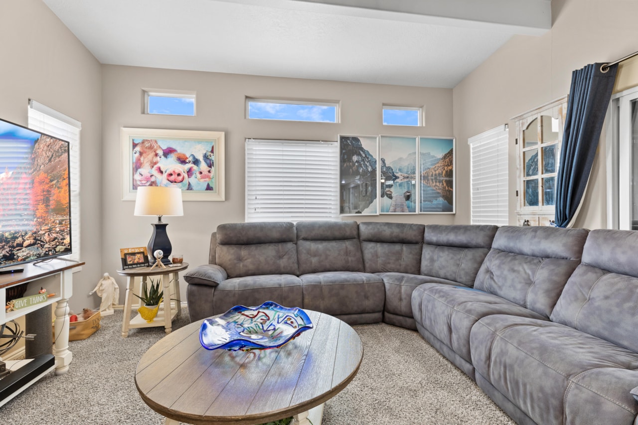 1150 W Red Hills Parkway #185 Washington, UT 84780 home for sale, MLS#25-266932 - Erika Rogers Photo 8