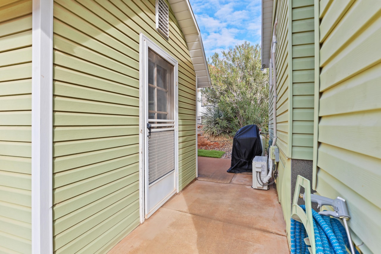 1150 W Red Hills Parkway #185 Washington, UT 84780 home for sale, MLS#25-266932 - Erika Rogers Photo 20