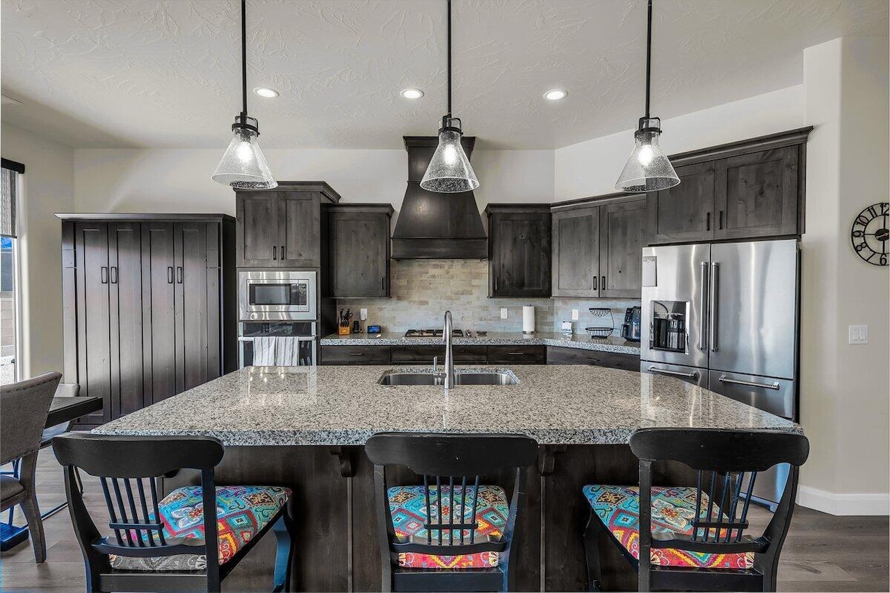 4745 N Cottontail DR St George, UT 84770 home for sale, MLS#25-264307 - Erika Rogers Photo 9