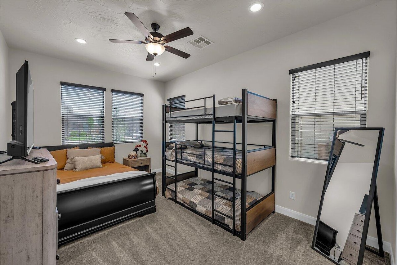 4745 N Cottontail DR St George, UT 84770 home for sale, MLS#25-264307 - Erika Rogers Photo 21