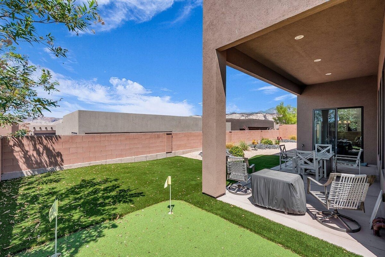 4745 N Cottontail DR St George, UT 84770 home for sale, MLS#25-264307 - Erika Rogers Photo 24