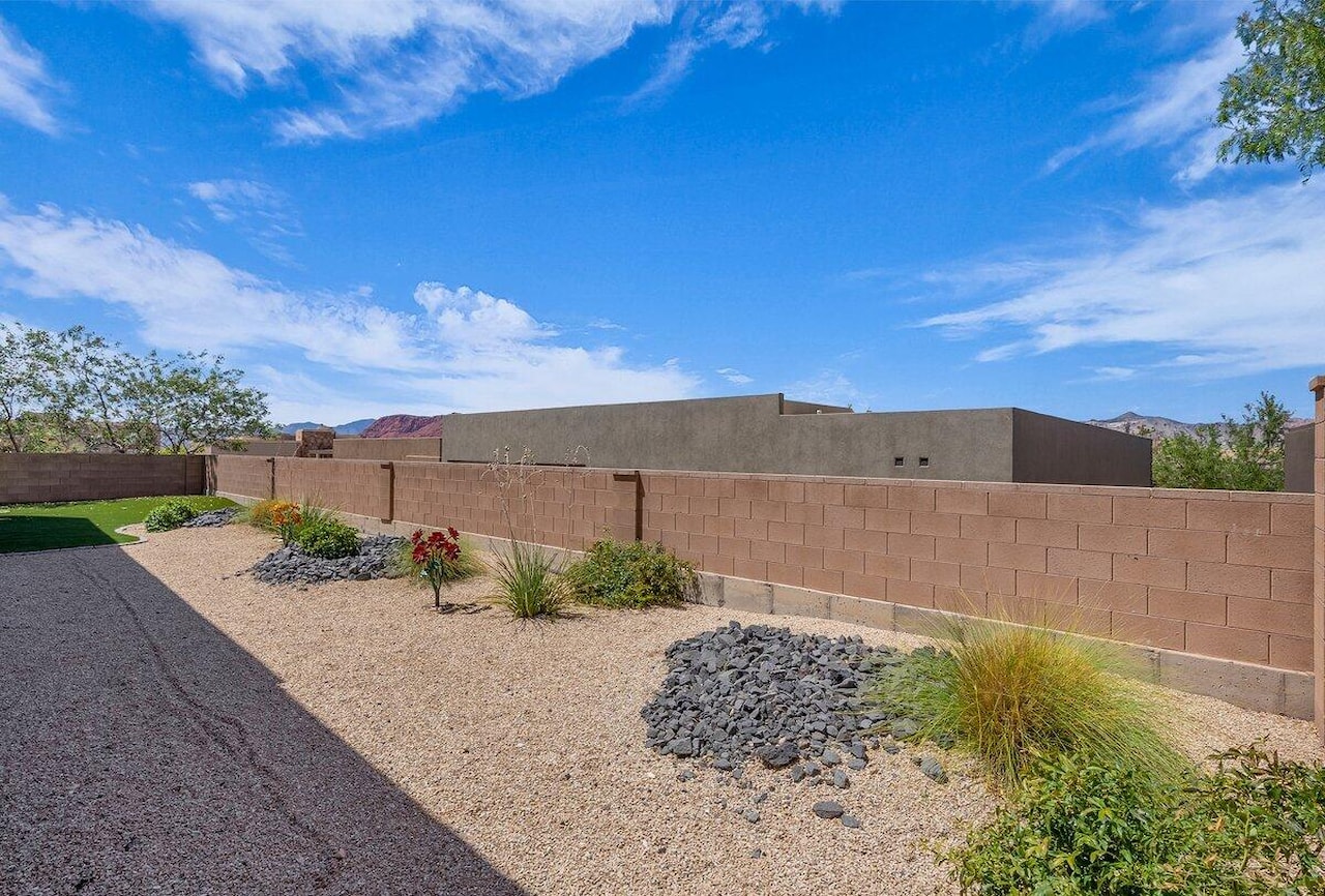 4745 N Cottontail DR St George, UT 84770 home for sale, MLS#25-264307 - Erika Rogers Photo 26