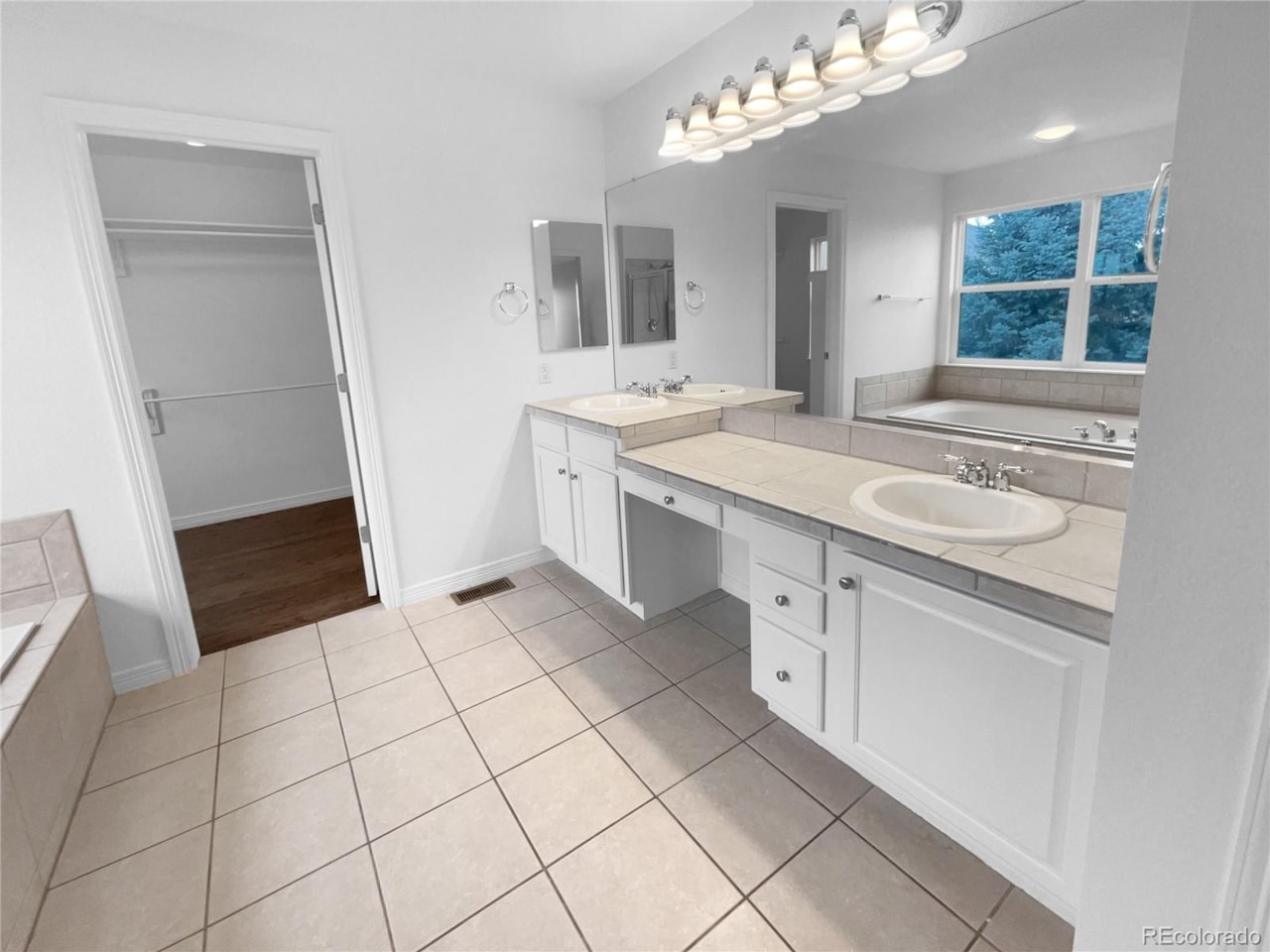 13848 Teal Creek Dr Aspen Creek Filing No 7 Welcome to this beautifully updated home. The neutral color paint scheme and fresh interior paint... Broomfield Broomfield CO 80023 5682811 home for sale $1,070,000 5682811 Photo 26