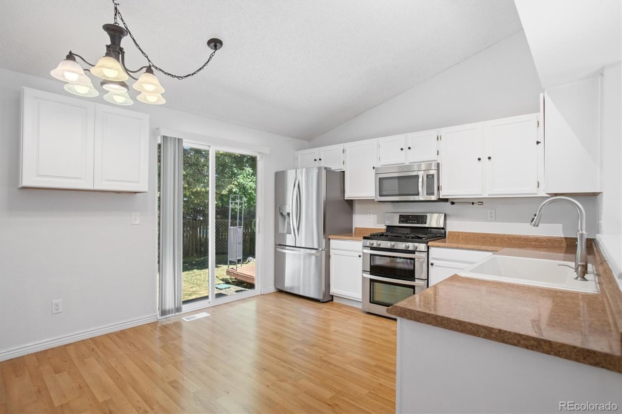 4947 S Espana Way Fox Hill Welcome to your dream home in the Fox Hill neighborhood in the highly sought-after Cherry Creek 5... Centennial Arapahoe CO 80015 2564802 home for sale $499,000 2564802 Photo 3