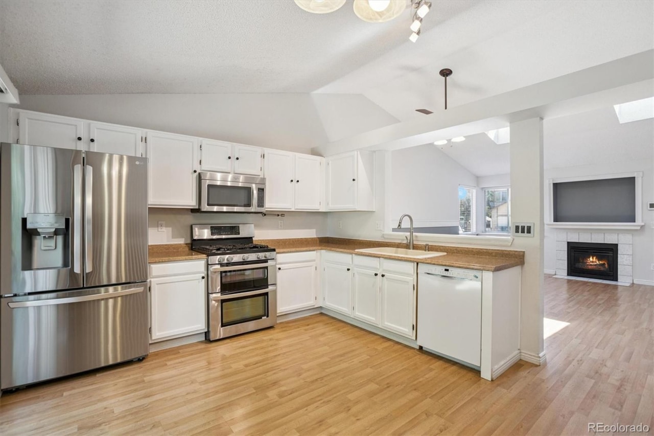 4947 S Espana Way Fox Hill Welcome to your dream home in the Fox Hill neighborhood in the highly sought-after Cherry Creek 5... Centennial Arapahoe CO 80015 2564802 home for sale $499,000 2564802 Photo 7