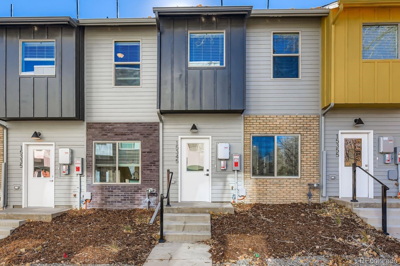 15323 W 69th Ave Geos DECEMBER CLOSEStep into this beautifully designed 2-story townhome featuring 9' ceilings on the... Arvada Jefferson CO 80007 2749280 home for sale $399,990 2749280 Photo 6