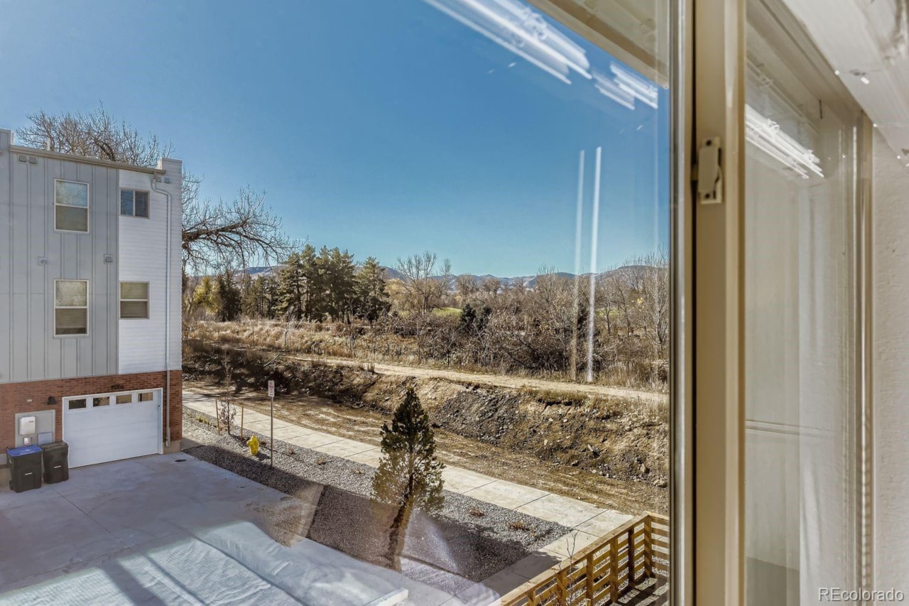 15323 W 69th Ave Geos DECEMBER CLOSEStep into this beautifully designed 2-story townhome featuring 9' ceilings on the... Arvada Jefferson CO 80007 2749280 home for sale $399,990 2749280 Photo 25