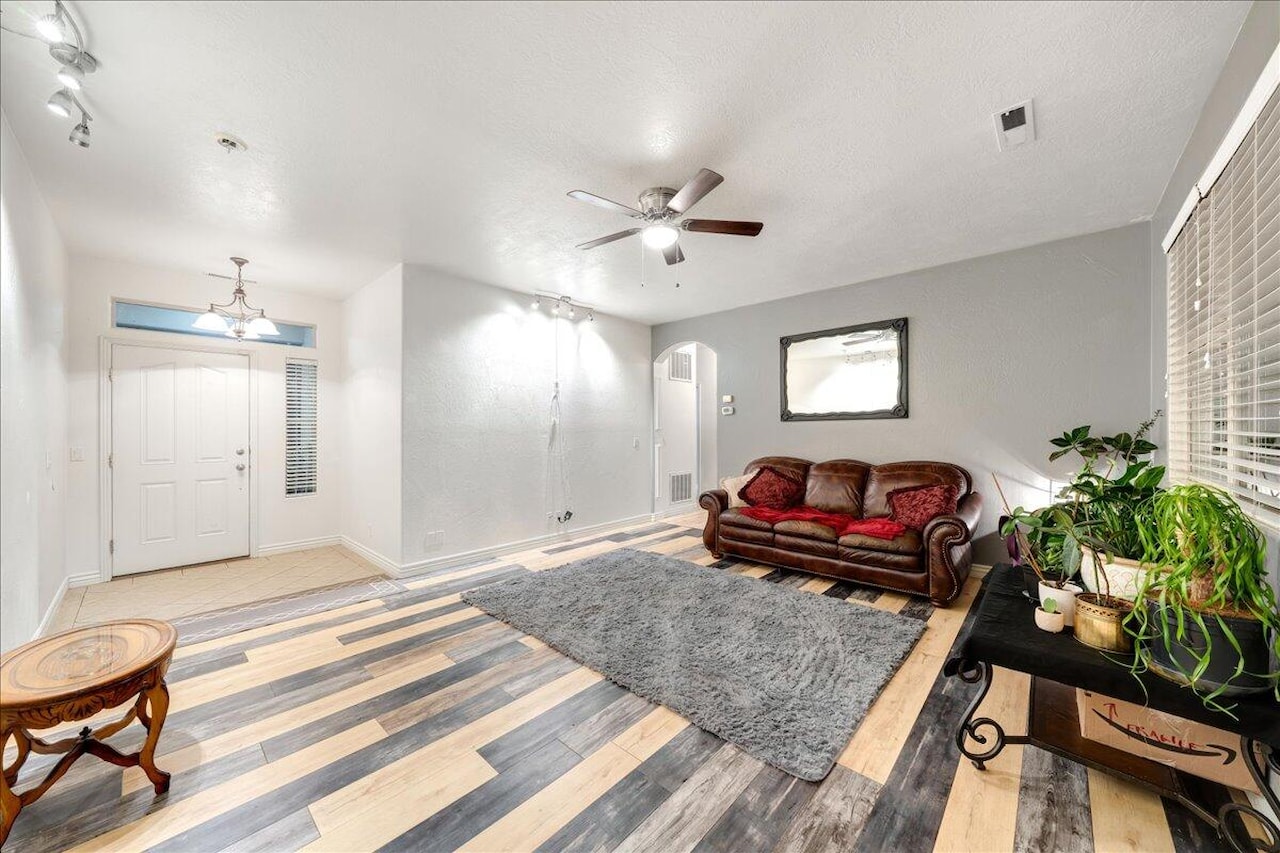 1542 W 1270  N St George, UT 84770 home for sale, MLS#25-266906 - Erika Rogers Photo 6