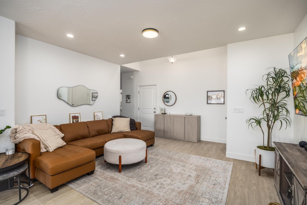 108 W Camino Borde Washington, UT 84780 home for sale, MLS#25-266685 - Erika Rogers Photo 6