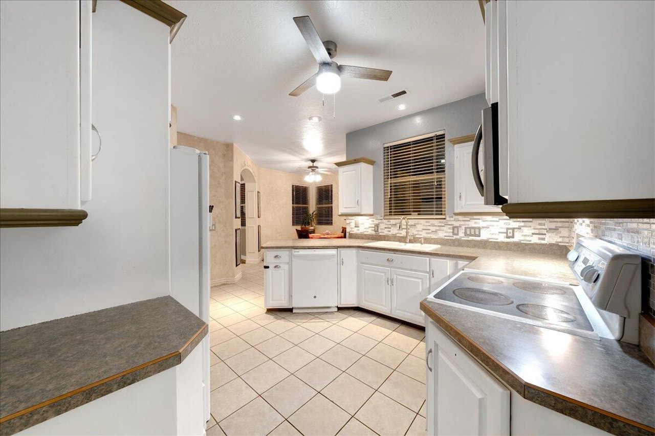 1542 W 1270  N St George, UT 84770 home for sale, MLS#25-266906 - Erika Rogers Photo 11